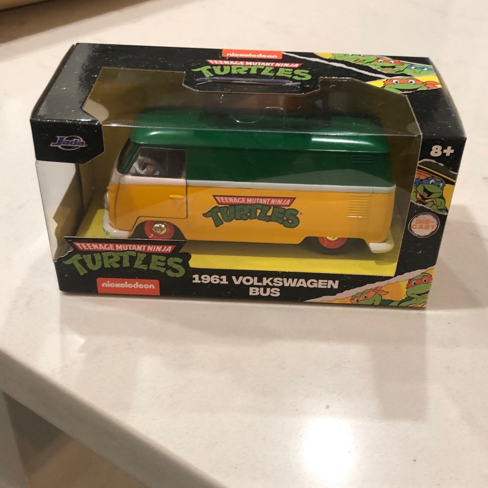 Teenage Mutant Ninja Turtles 1961 Volkswagen Bus Toy - Green and Yellow